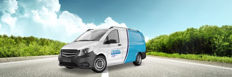 רכב של חברת ניקיון בקיסריה